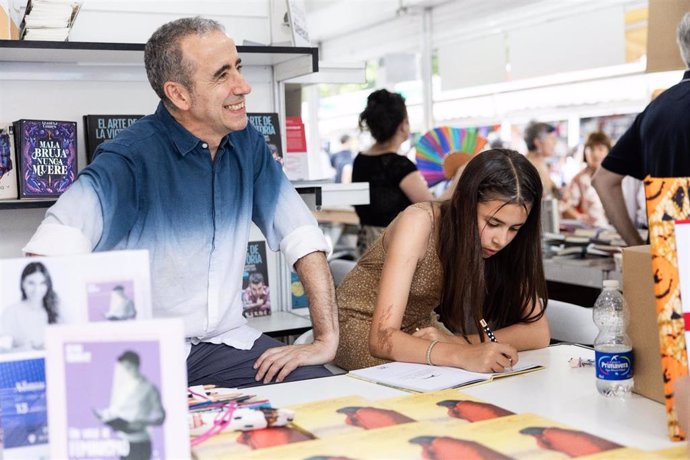 Fundación Multiópticas aporta la mirada de la infancia en el Día del Refugiado con el libro 'Un hogar indestructible'