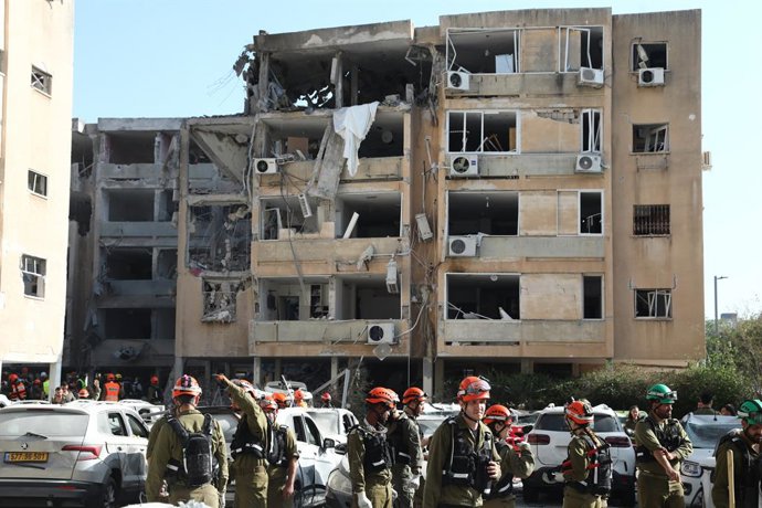 HOLON, June 19, 2025  -- Israeli security and rescue forces work at the scene of a missile attack in Holon, central Israel, on June 19, 2025. Iran targeted Israel's military intelligence facilities in its strikes on the southern part of the country on Thu