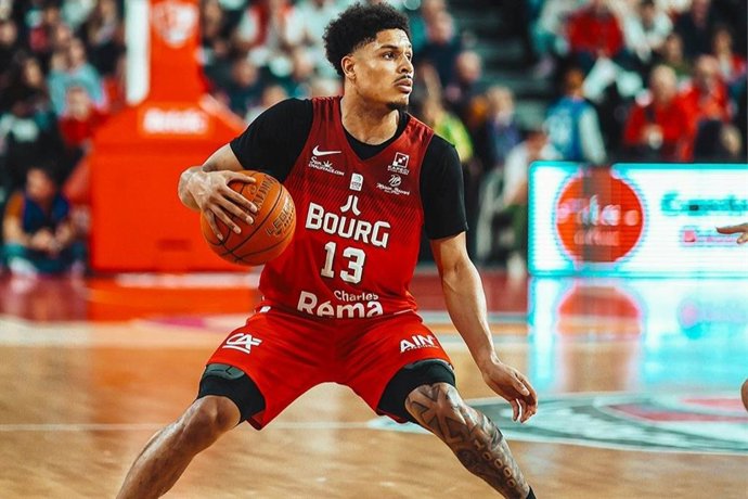 Xavier Castañeda, durante su etapa en el JL Bourg Basket.