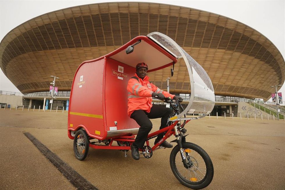Archivo - Bicicletas de reparto de Royal Mail.