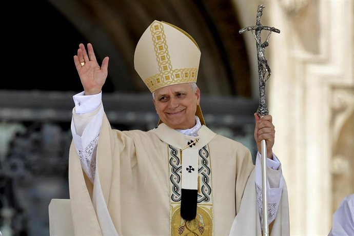 Archivo - El Papa León XIV durante la misa de inicio de su Pontificado, en la plaza de San Pedro.