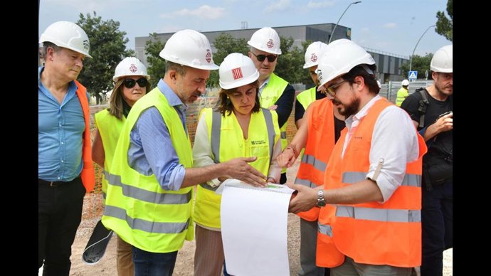 La consellera de Territorio, Vivienda y Transición Ecológica de la Generalitat, Sílvia Paneque, ha participado en el acto de inicio de obras del proyecto La Bertrana, la nueva vivienda cooperativa en cesión de uso de Manresa (Barcelona)
