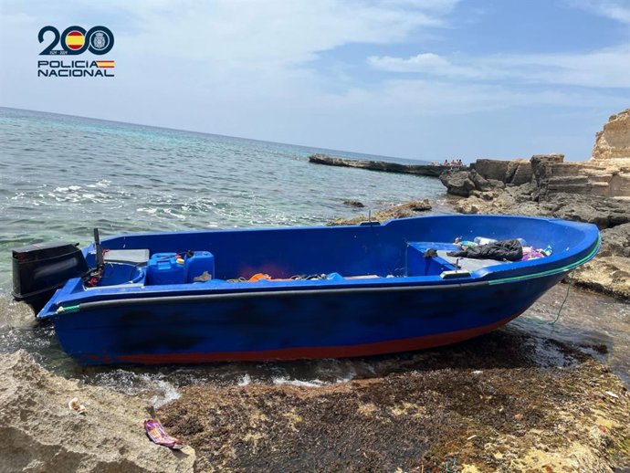Una patera localizada en la costa de Mallorca.