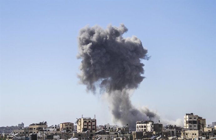 Archivo - Arquivo - Imagem de arquivo de um ataque israelense na Faixa de Gaza