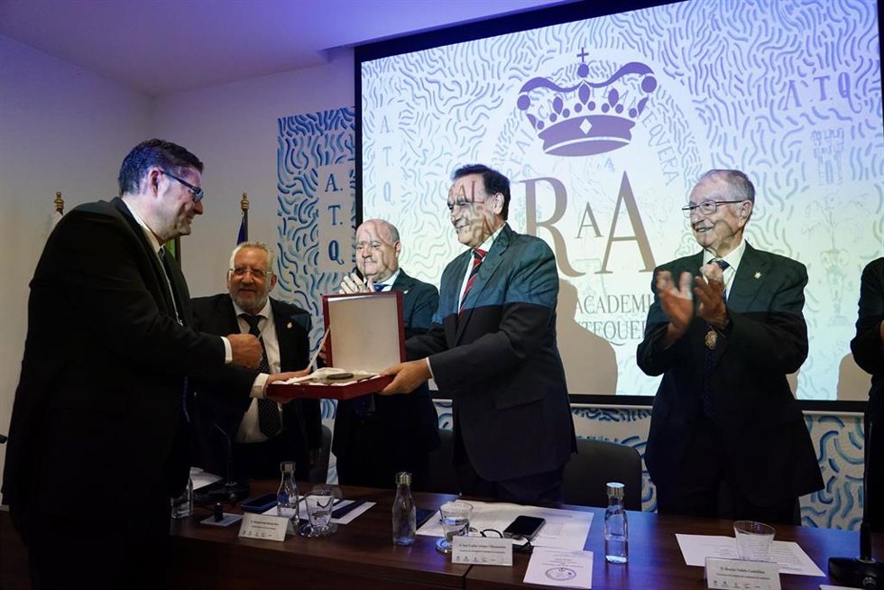 El consejero de Universidad, Investigación e Innovación, José Carlos Gómez Villamandos, durante la clausura del curso académico 2024-2025 de la Real Academia de Nobles Artes de Antequera. 