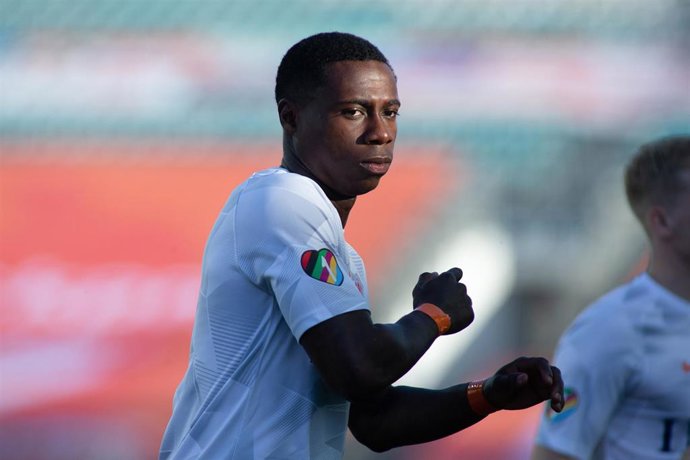 Archivo - Quincy Promes, durante un partido.