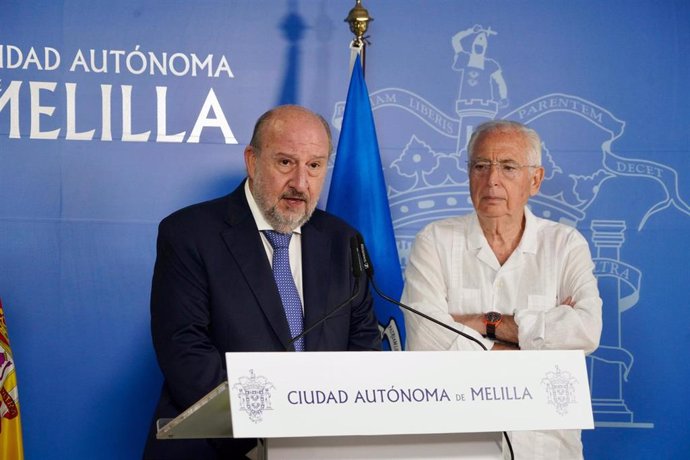 El presidente de la Autoridad Portuaria de Melilla, Manuel Ángel Quevedo (PP), durante la rueda de prensa.