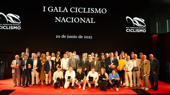 La I Gala del Ciclismo de la RFEC premia a más de 40 personas e instituciones