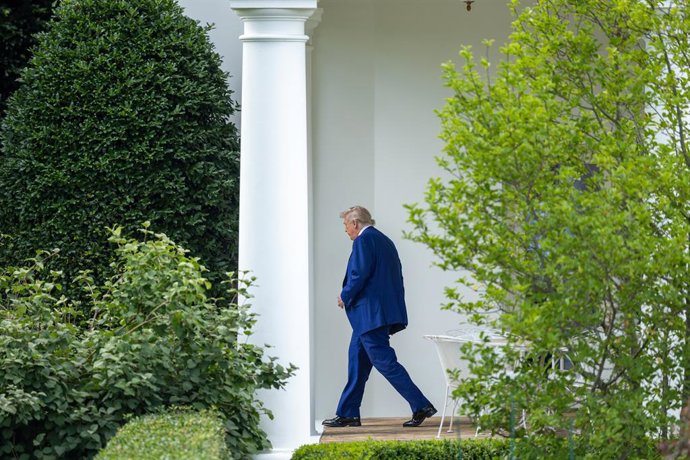 WASHINGTON, June 20, 2025  -- U.S. President Donald Trump walks toward the South Lawn to board Marine One at the White House in Washington, D.C., the United States, on June 20, 2025. Trump said Friday it will be difficult to request Israel stop its airstr