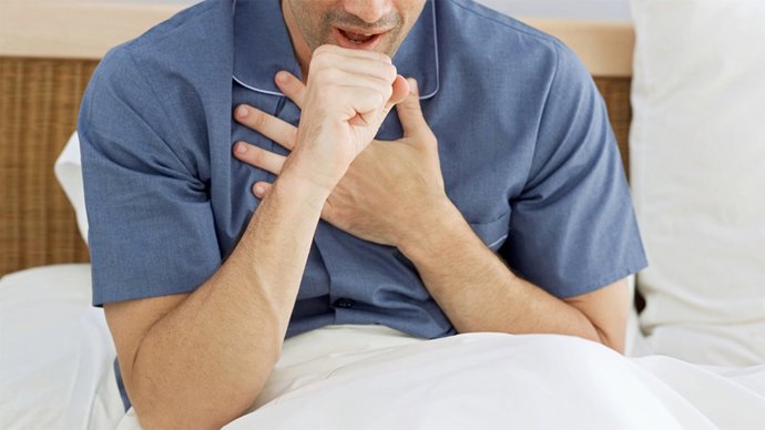 Archivo - Limpieza bronquial, expectoración, toser