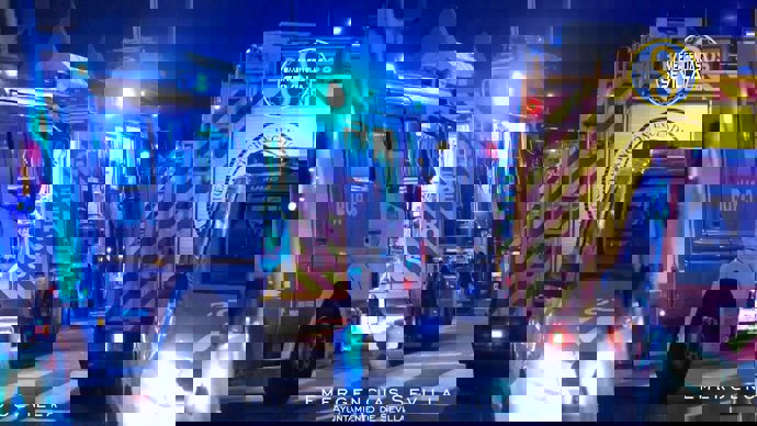 Imagen de operativos de bomberos de Emergencias Sevilla. 