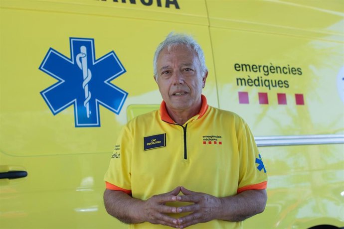 El jefe del área de psicología del Sistema d'Emergències Mèdiques (SEM), Andrés Cuartero, en el edificio 112 de L'Hospìtalet de Llobregat (Barcelona)
