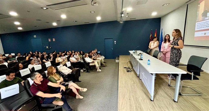 Las directoras generales de Calidad, Simplificación Administrativa e Inspección de Servicios y de Función Pública y Diálogo Social, Patricia Fernández y Micaela Martínez, asistieron al curso acompañadas de la vicepresidenta de Cermi, Carmen Gil