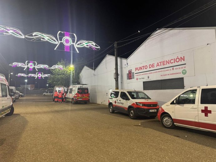 Vehículos de Cruz Roja en el Recinto Ferial de Badajoz