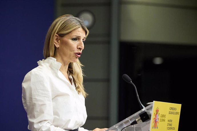La vicepresidenta segunda y ministra de Trabajo y Economía Social, Yolanda Díaz, comparece ante los medios, en el Ministerio de Trabajo y Economía Social, a 16 de junio de 2025, en Madrid (España). 