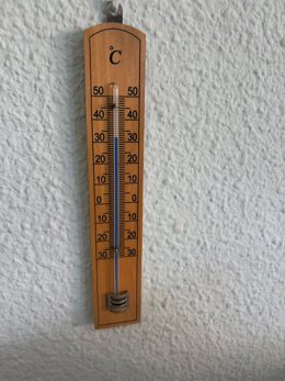 Termómetro en un instituto en el Bonillo