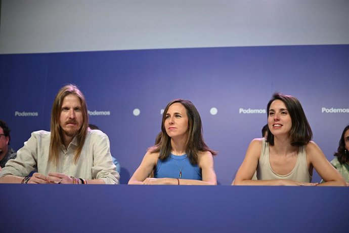 (I-D) El portavoz de Podemos, Pablo Fernández; la portavoz de Podemos en el Congreso y secretaria general, Ione Belarra y la eurodiputada de Podemos, Irene Montero, durante el Consejo Ciudadano Estatal (CCE) de Podemos en la sede del partido, a 20 de juni