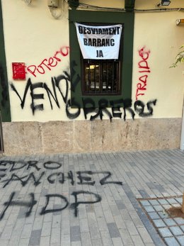 Pintadas en la sede del PSPV en Aldaia (Valencia)