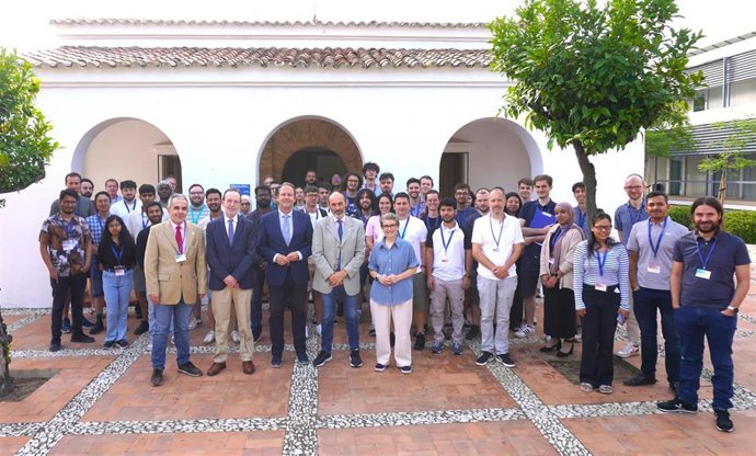 Archivo - Foto de grupo de la escuela de verano de física nuclear 'Basic concepts in Nuclear Physics: theory, experiments and applications'