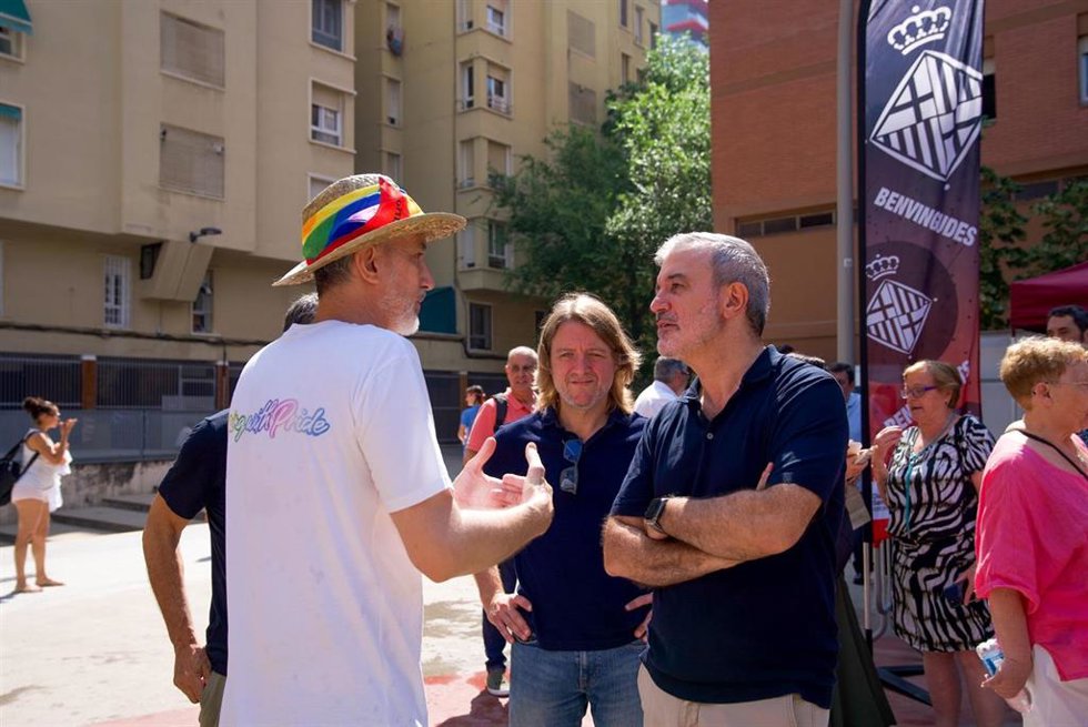 El alcalde de Barcelona, Jaume Collboni, en la inauguración de la plaza del Maresme.