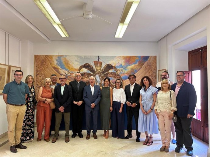 El obispo de Solsona Francisco Conesa, portaestandarte de las representaciones del Misteri d'Elx en 2025