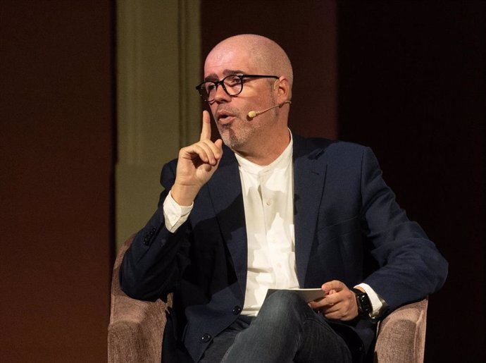 Archivo - El secretario general de CCOO, Unai Sordo, interviene en 'Los Desayunos del Ateneo', en el Ateneo de Madrid, a 4 de diciembre de 2023, en Madrid (España).