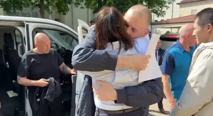 El líder opositor bielorruso Sergei Tijanovski, liberado