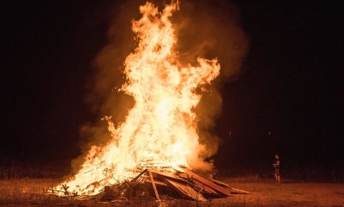 Hoguera de la noche de San Juan en Cartagena