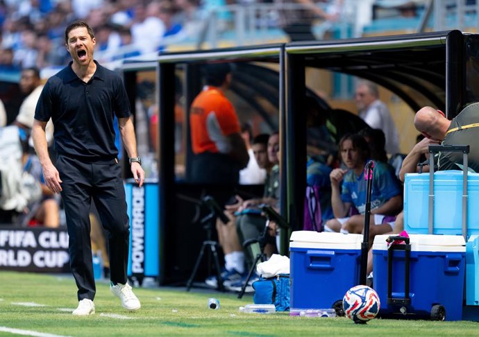 18 June 2025, US, Miami: Real Madrid coach Xabi Alonso watches the match from the touchlines during the FIFA Club World Cup Group H soccer match between Real Madrid and Al-Hilal at Hard Rock Stadium. Photo: Sven Hoppe/dpa