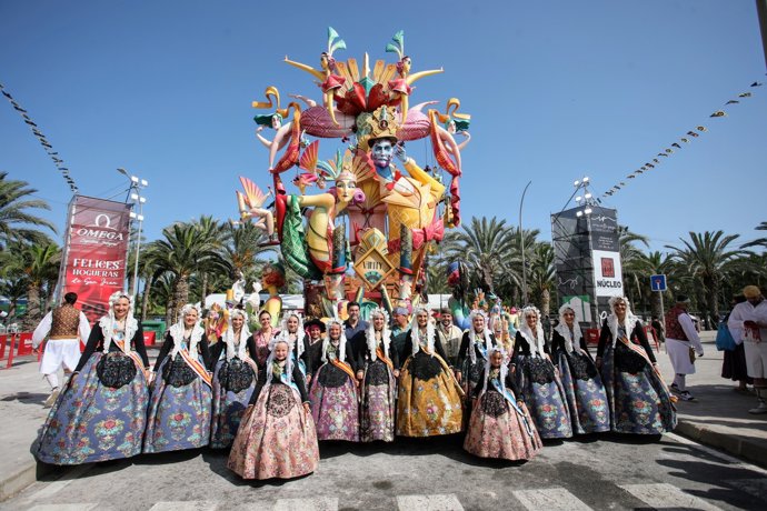 Baver-Els Antigons, primer premio de Especial de Fogueres 2025