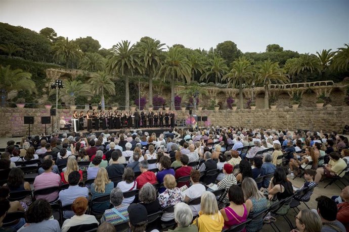 Concierto en el Park Güell de Barcelona el 4 de julio de 2024 'Venim de Clavé!' del Cor de cambra de Granollers