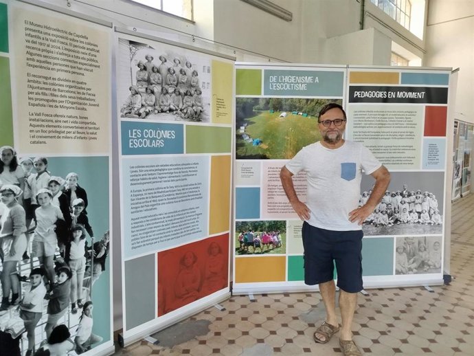 El comisario de la exposición 'Anem de colònies. Cent anys de colònies d'estiu a la Vall Fosca', Martí Boneta, en el Museu Hidroelèctric de Capdella (Lleida)
