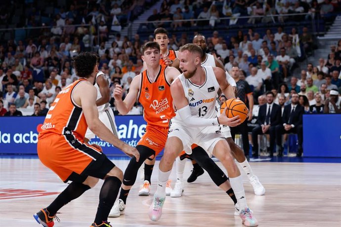 Dzanan Musa, durante un partido en el Real Madrid contra el Valencia Basket.