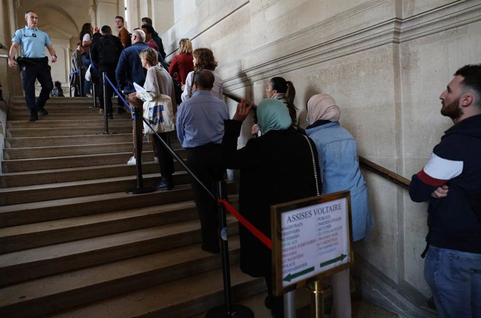Archivo - 25 September 2023, France, Paris: People arrive for the trial on the Magnanville attacks at the Paris courthouse. In 2016, a radical Islamist killed a pair of police officers west of Paris. Police shot dead the perpetrator, who had previously pl