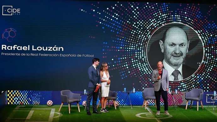 Louzán asiste al I Congreso Internacional de Entrenadores y de Entrenadoras de Fútbol RFEF