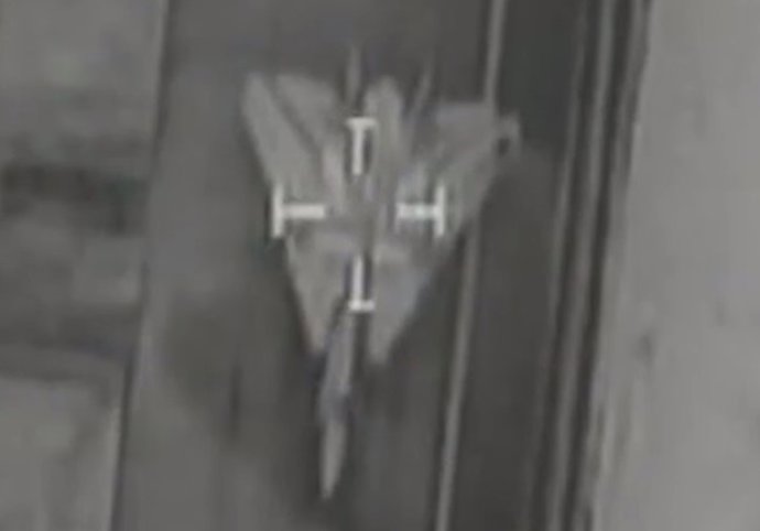 Avión de combate F-14 iraní bombardeado por Israel