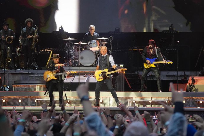 El cantante Bruce Springsteen actúa durante su concierto en el Reale Arena, a 21 de junio de 2025, en San Sebastián, Guipúzcoa, País Vasco (España).