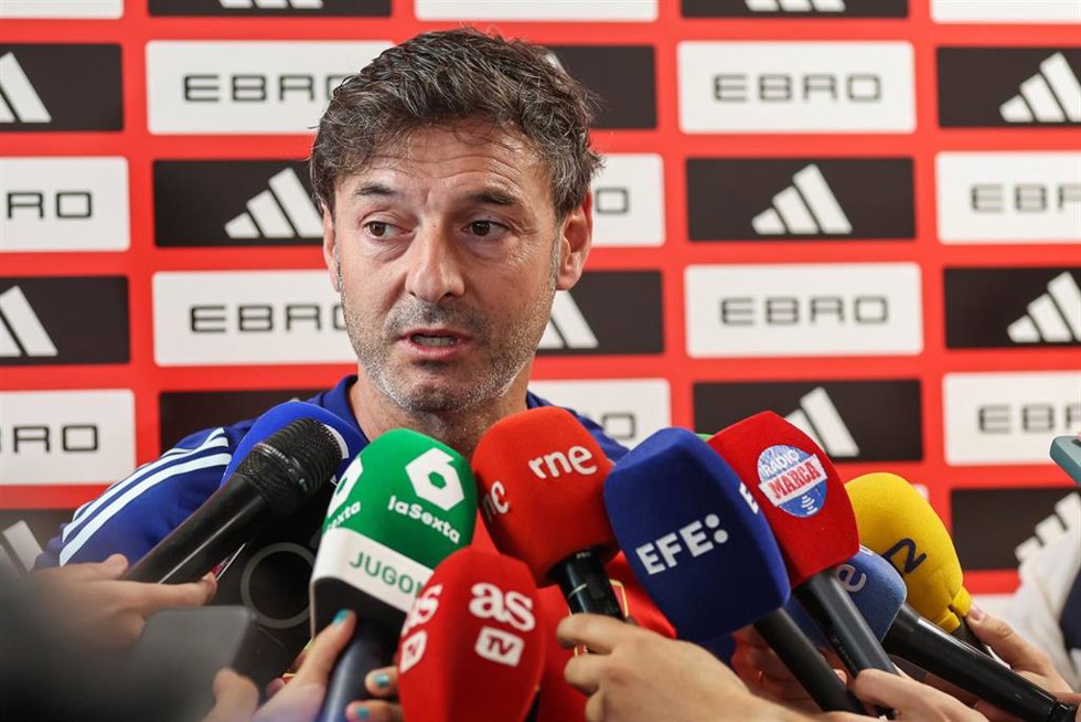 El seleccionador nacional Sub-21 Santi Denia atiende a los medios en la Ciudad del Fútbol de Las Rozas
