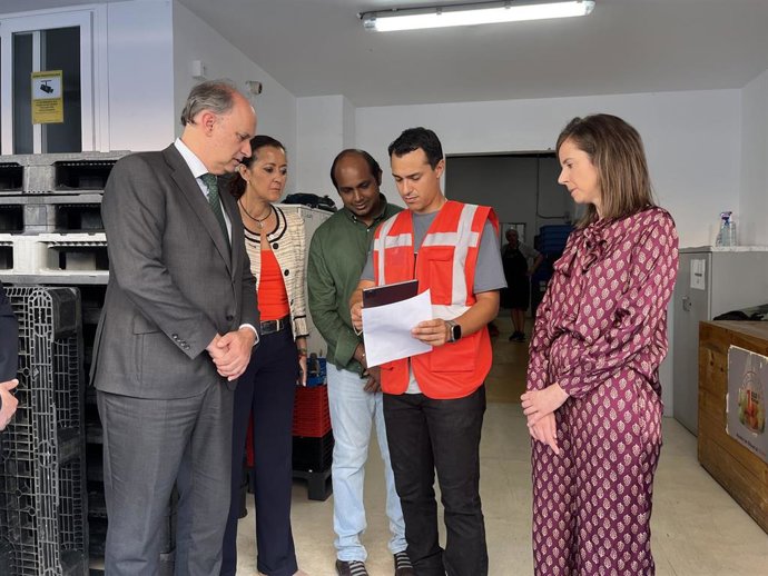El consejero de Digitalización, Miguel López-Valverde, en una visita a la Fundación Altius.