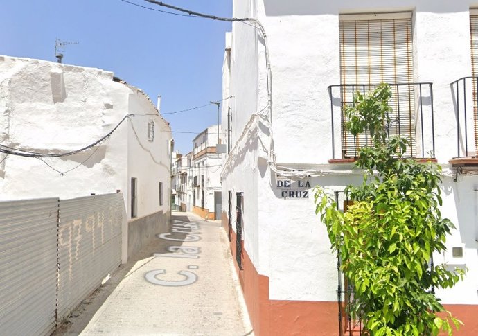 Calle La Cruz em Villanueva de San Juan, onde ocorreu o incêndio.