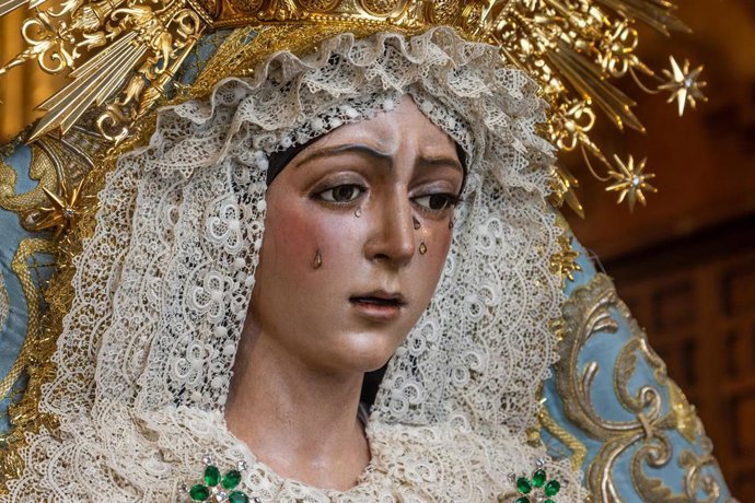 Virgen de la Macarena de Sevilla tras ser culminada la intervención de urgencia.