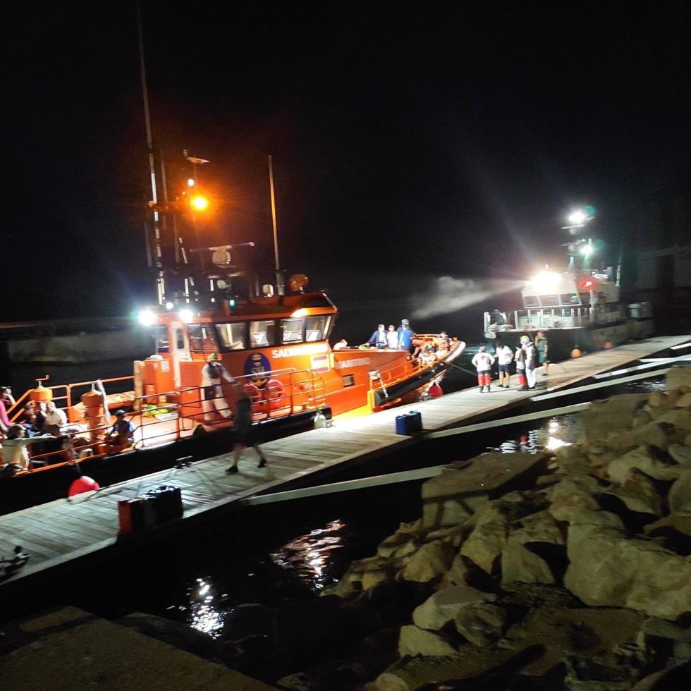 Un total de 13 personas han sido atendidas a causas de heridas de diversa consideración, fundamentalmente quemaduras, tras la localización de dos pateras ante la costa de Alicante.
