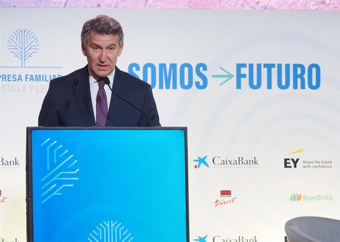 El presidente nacional del PP, Alberto Núñez Feijóo, interviene  durante el 11º Congreso Regional Empresa Familiar Castilla y León (EFCL)