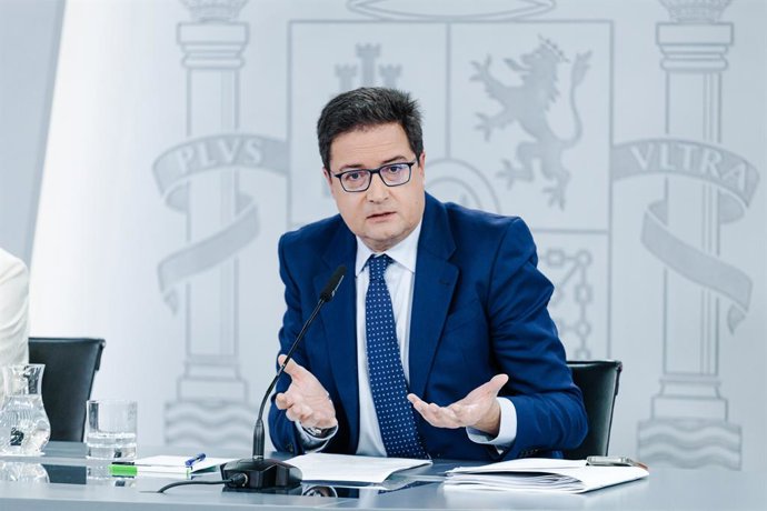 Archivo - El ministro para la Transformación Digital y de la Función Pública, Óscar López, durante una rueda de prensa posterior a la reunión del Consejo de Ministros, en el Palacio de La Moncloa, a 11 de marzo de 2025, en Madrid (España). El Gobierno ha 