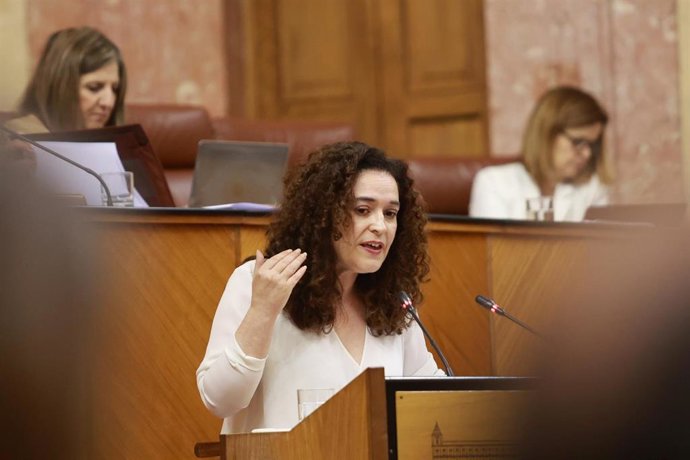 La portavoz del grupo Por Andalucía, Inma Nieto, interviene durante el debate de política general en el Pleno del Parlamento andaluz. (Foto de archivo).