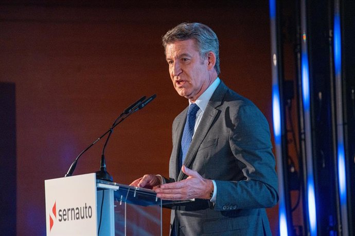 El presidente del PP, Alberto Núñez Feijóo, interviene durante la inauguración del XII encuentro de Sernauto, en el Auditorio Sur de Ifema Madrid, a 19 de junio de 2025