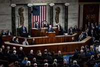 La Constitución otorga amplios poderes militares a Trump, que sólo necesita al Congreso para "declarar la guerra"