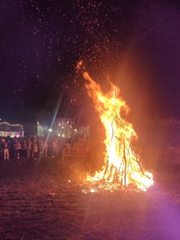 Archivo - Hoguera en San Juan