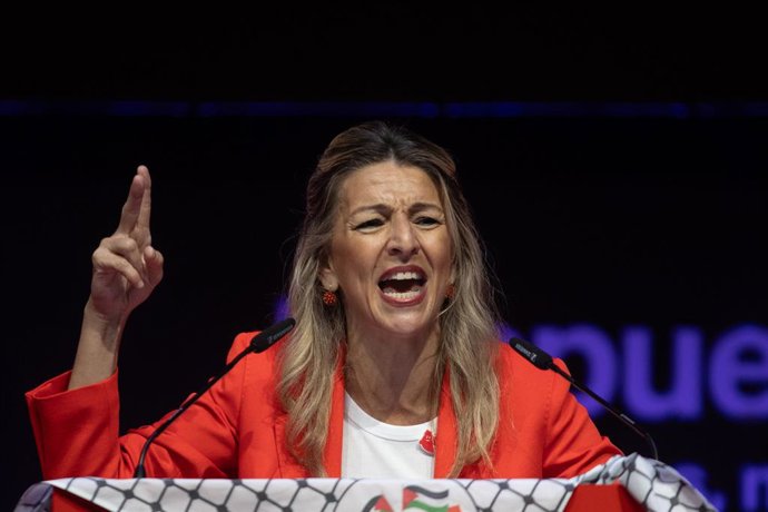 A Segunda Vice-Presidente e Ministra do Trabalho, Yolanda Díaz, discursa no encerramento do 13º Congresso Confederal da CCOO, no Marriott Auditorium Hotel & Conference Center, em 21 de junho de 2025, em Madri (Espanha). A Comisiones Obreras comemorou