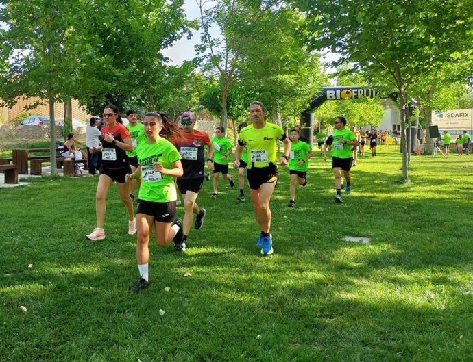Participantes en la 10K San Esteban de Litera  celebrada este domingo.
